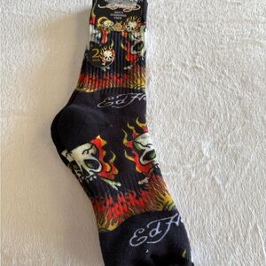 ED HARDY MENS CUSHIONED CREW SOCKS 2 Pair Skulls Flames Roses NWT 💀💀💀